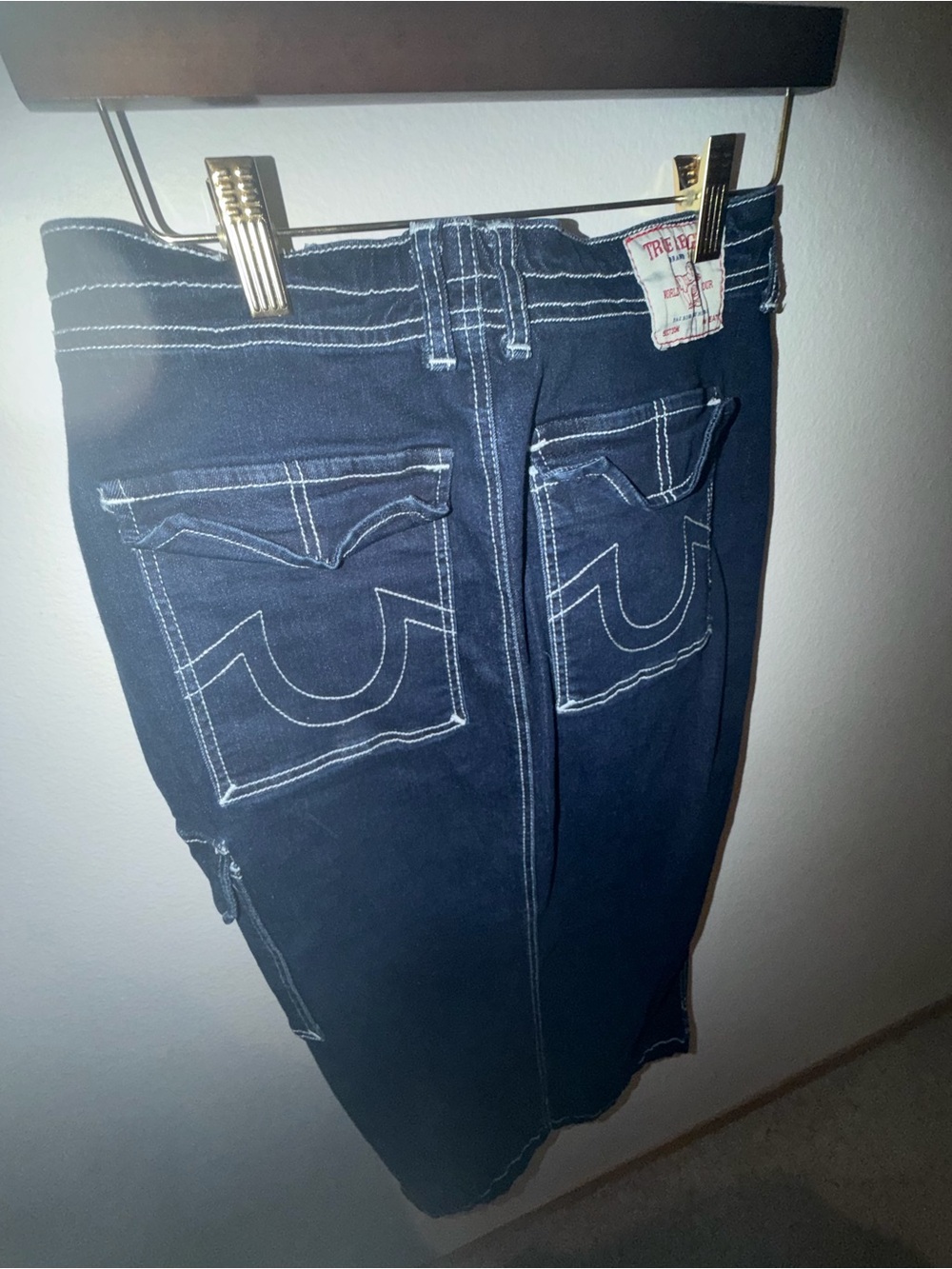 28 size True religion Dark Wash skirt with Contrast White Topstitching